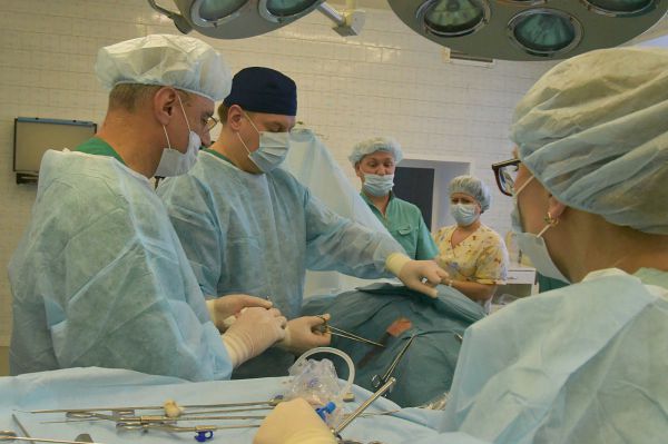 Уральские медики и Росатом печатают индивидуальные импланты из титана